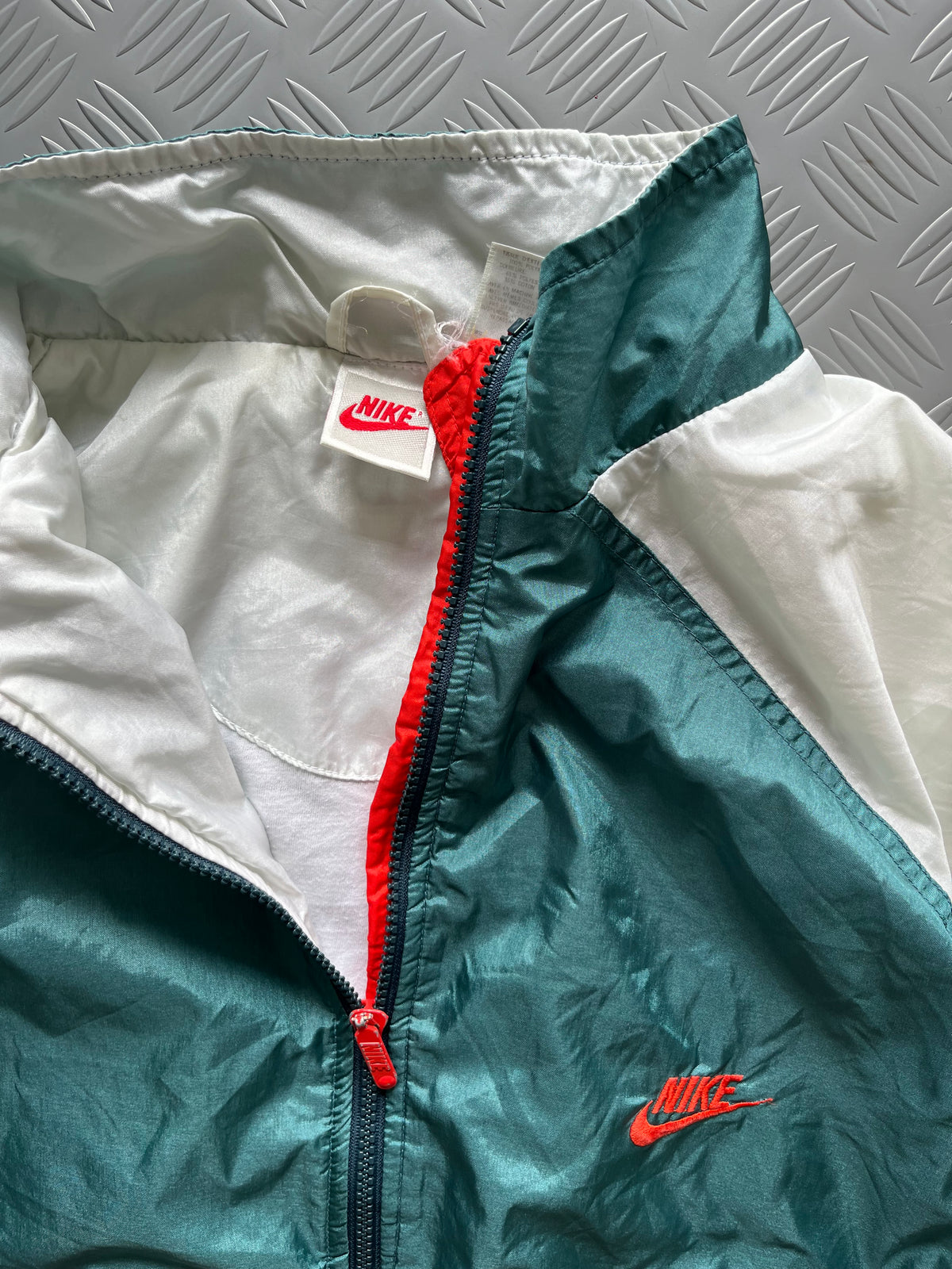 VINTAGE NIKE WINDCHEATER