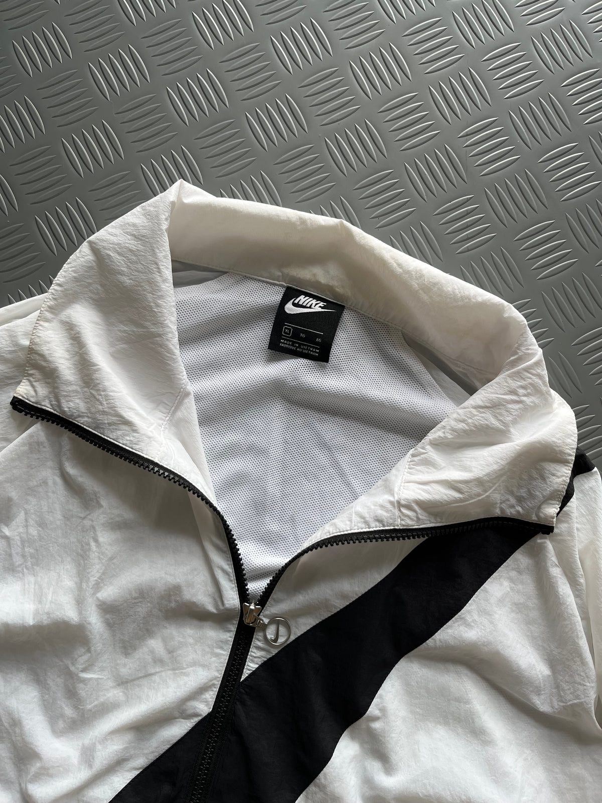 NIKE BIG SWOOSH WINDCHEATER