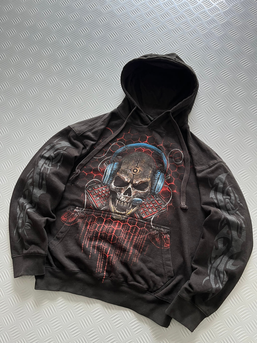 VINTAGE SPIRAL SKULL PRINTED HOODIE