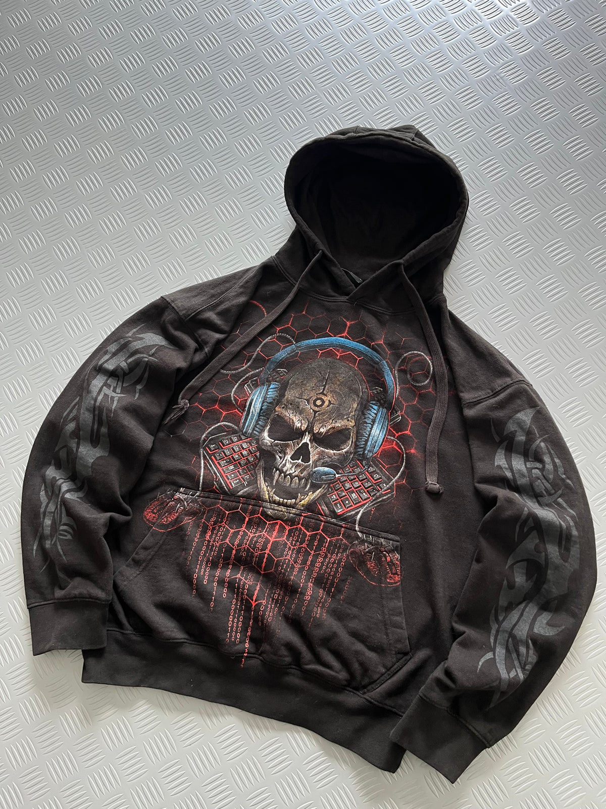 VINTAGE SPIRAL SKULL PRINTED HOODIE