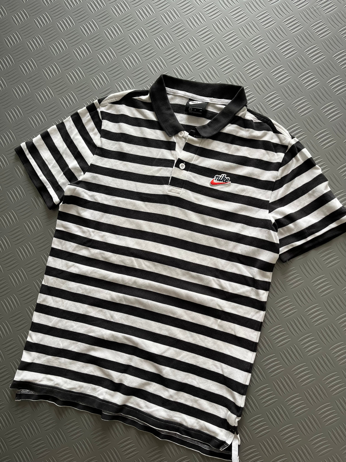 VINTAGE NIKE POLO TSHIRT
