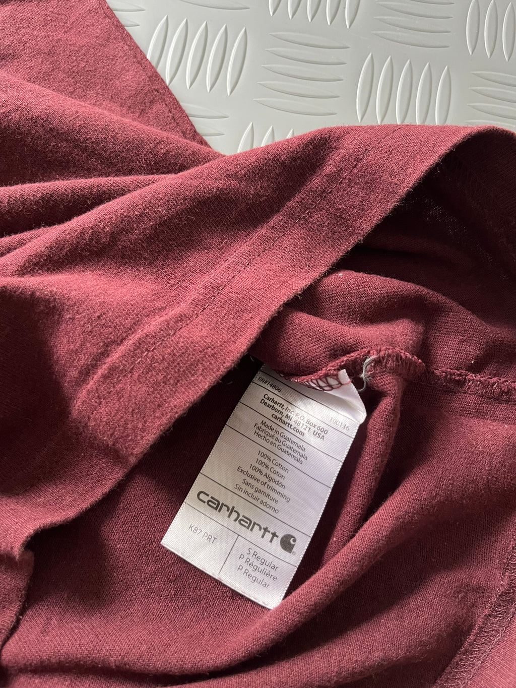 CARHARTT MAROON BASIC POCKET TSHIRT