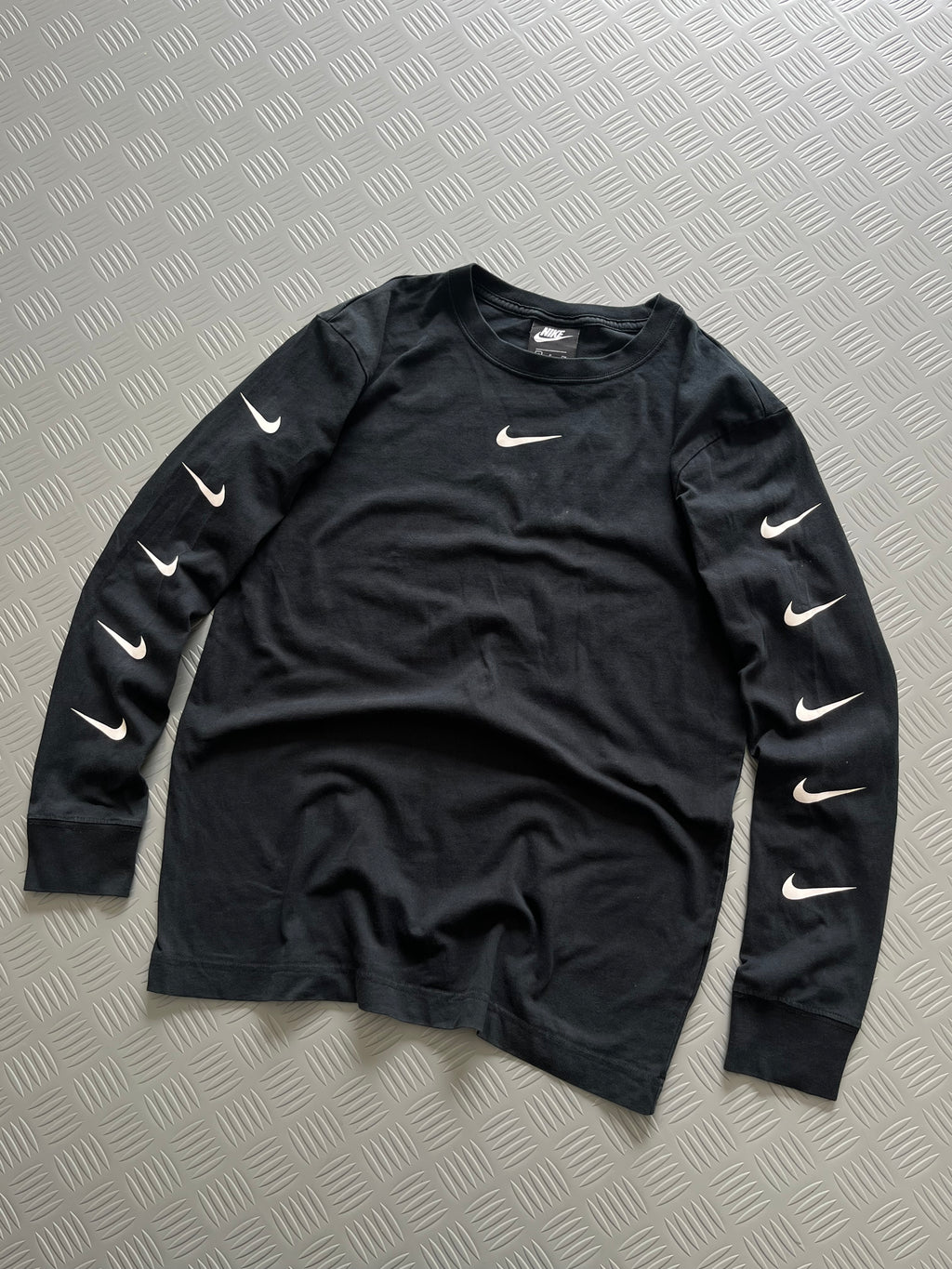 NIKE MID SWOOSH FULL SLEEVES TSHIRT