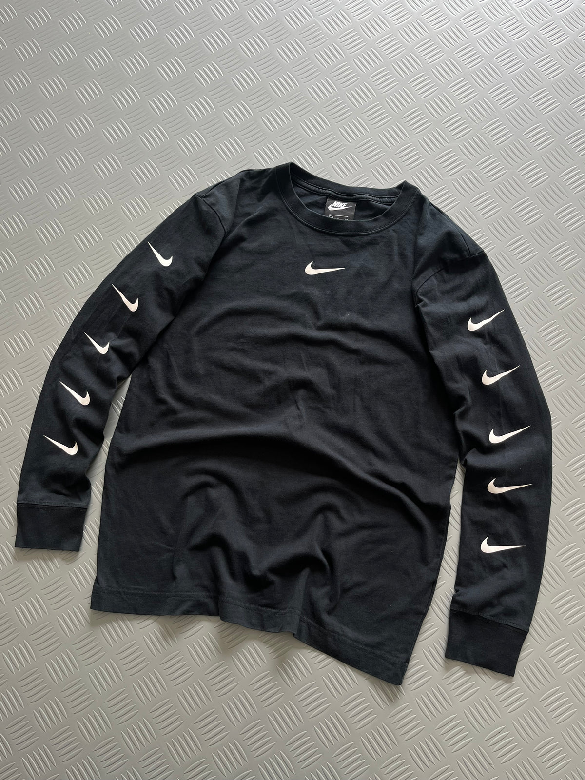 NIKE MID SWOOSH FULL SLEEVES TSHIRT