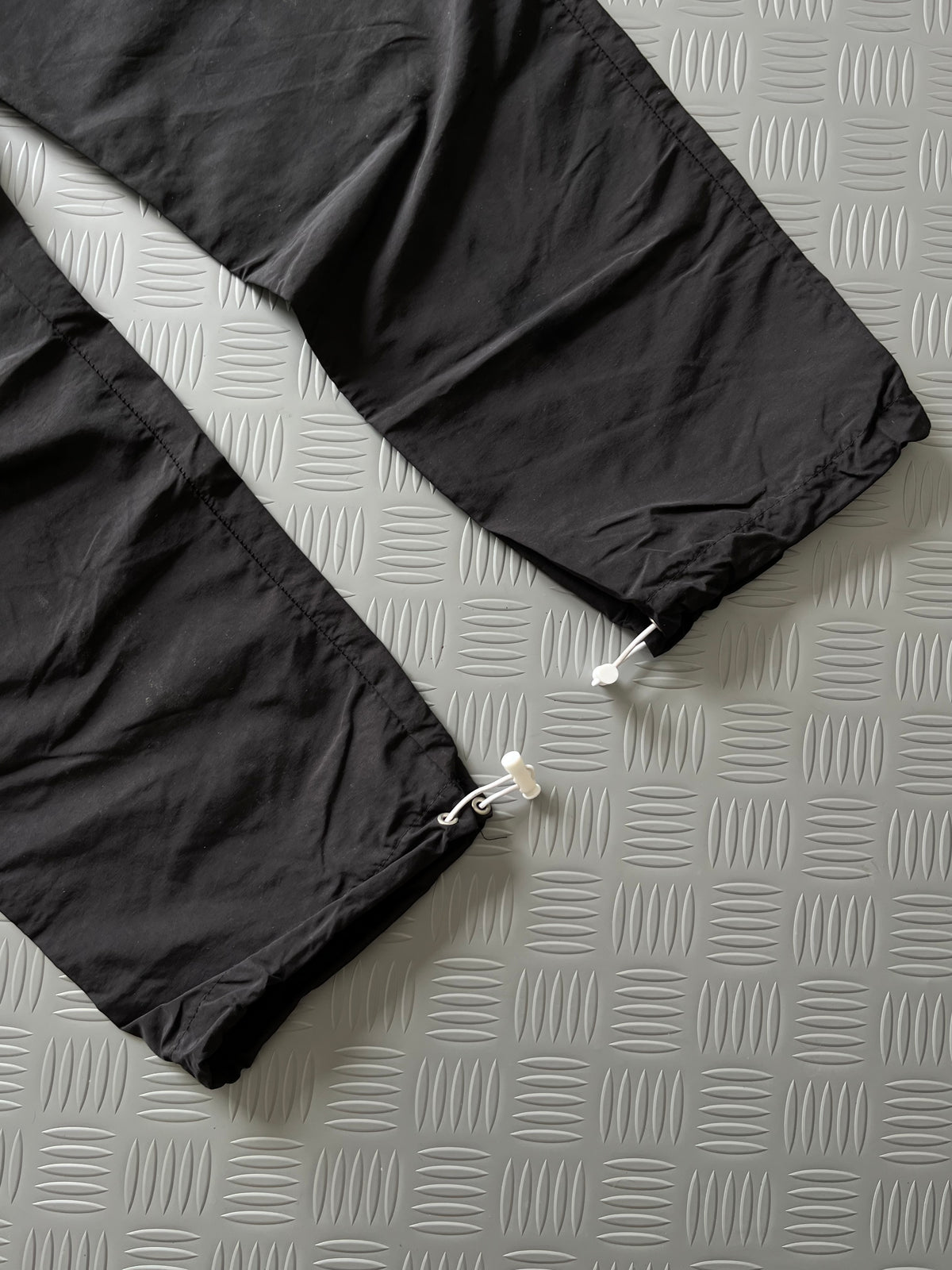 OFF WHITE BOOTLEG PARACHUTE PANT