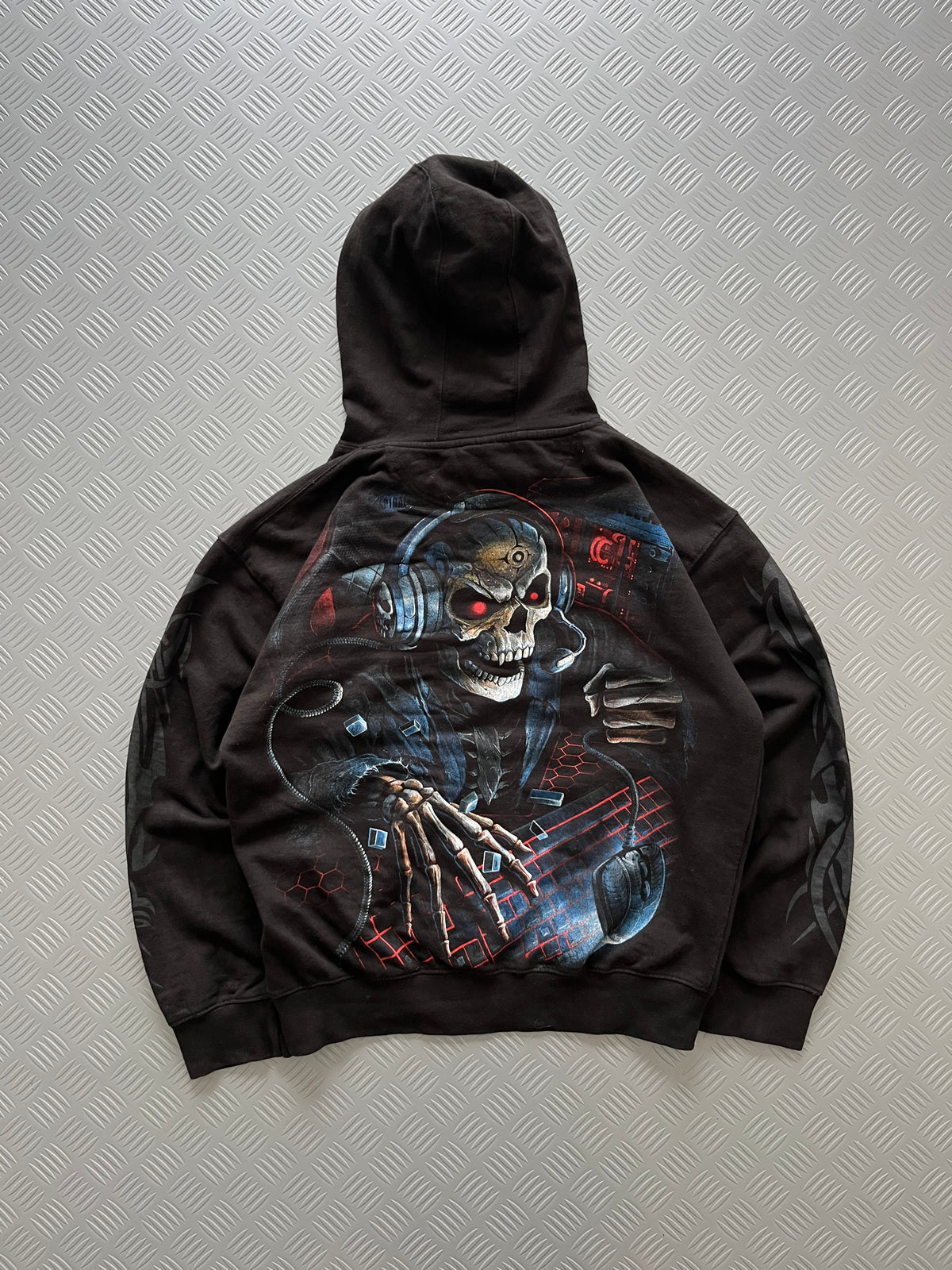 VINTAGE SPIRAL SKULL PRINTED HOODIE