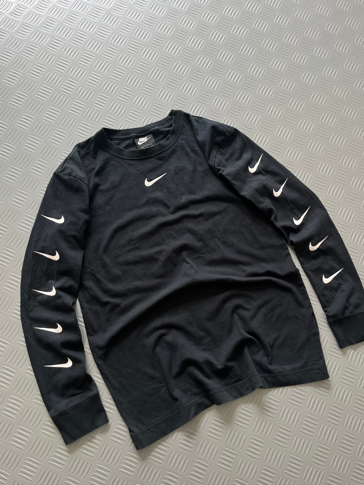 NIKE MID SWOOSH FULL SLEEVES TSHIRT