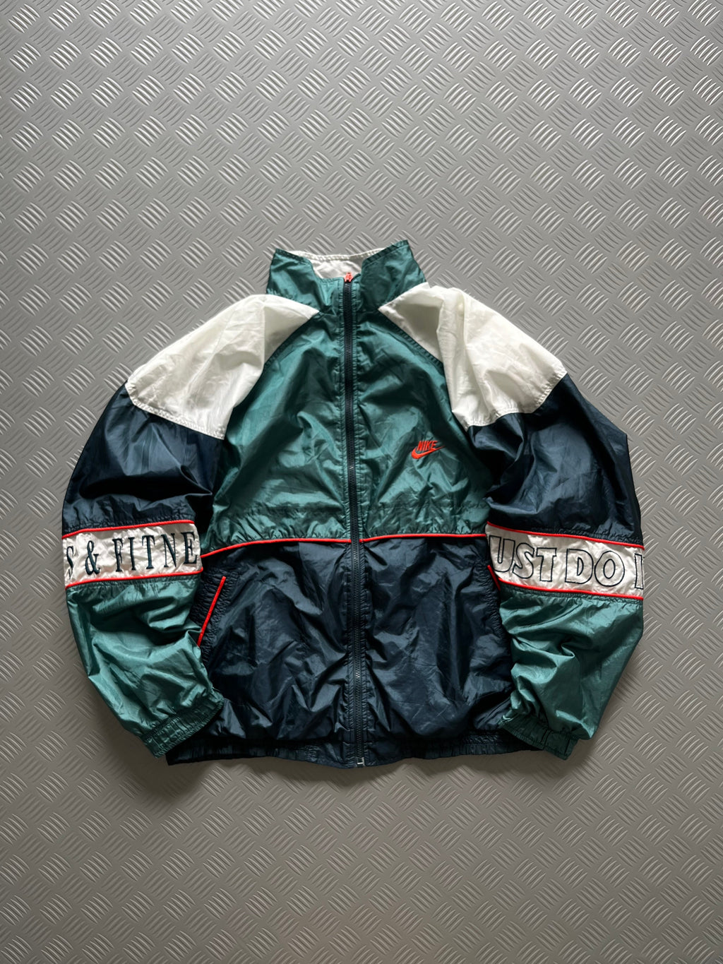 VINTAGE NIKE WINDCHEATER