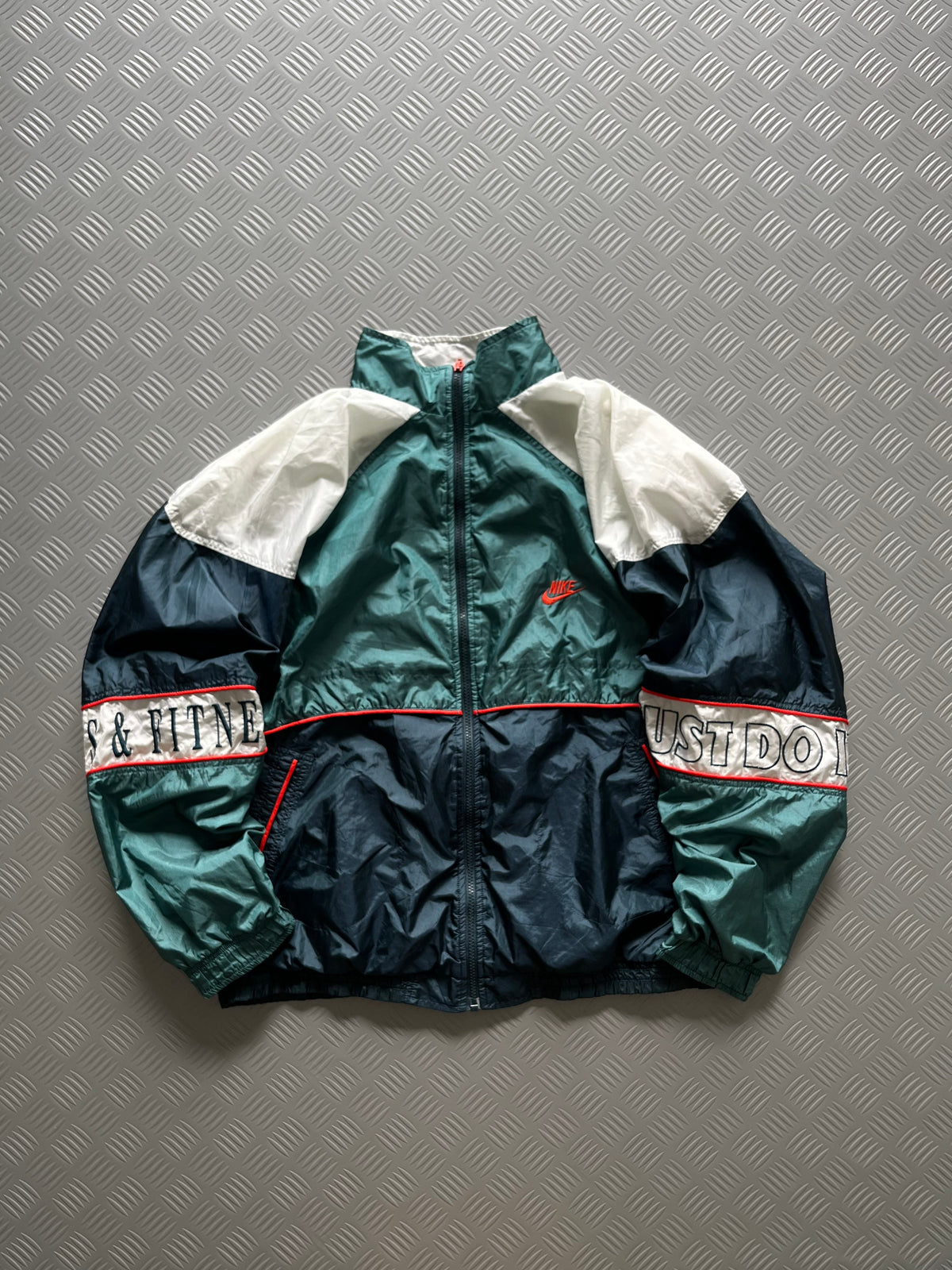 VINTAGE NIKE WINDCHEATER
