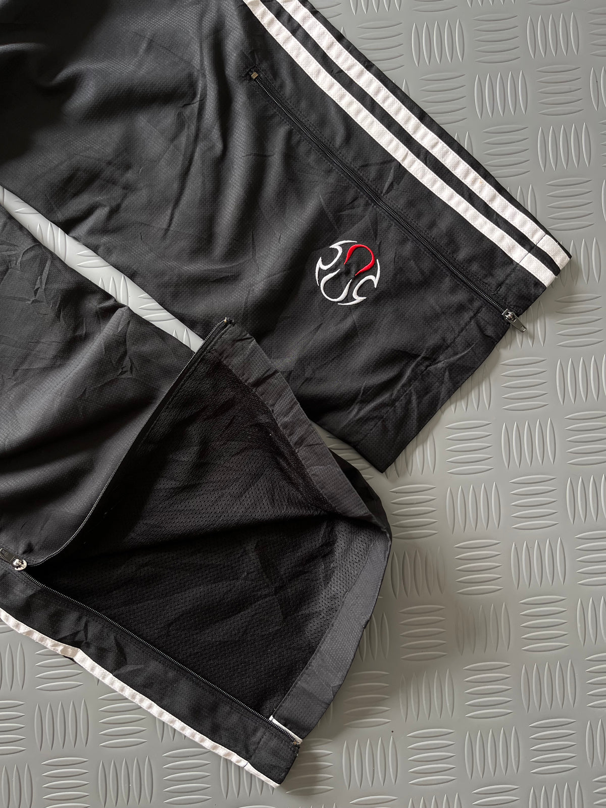 VINTAGE ADIDAS BAGGY TROUSER