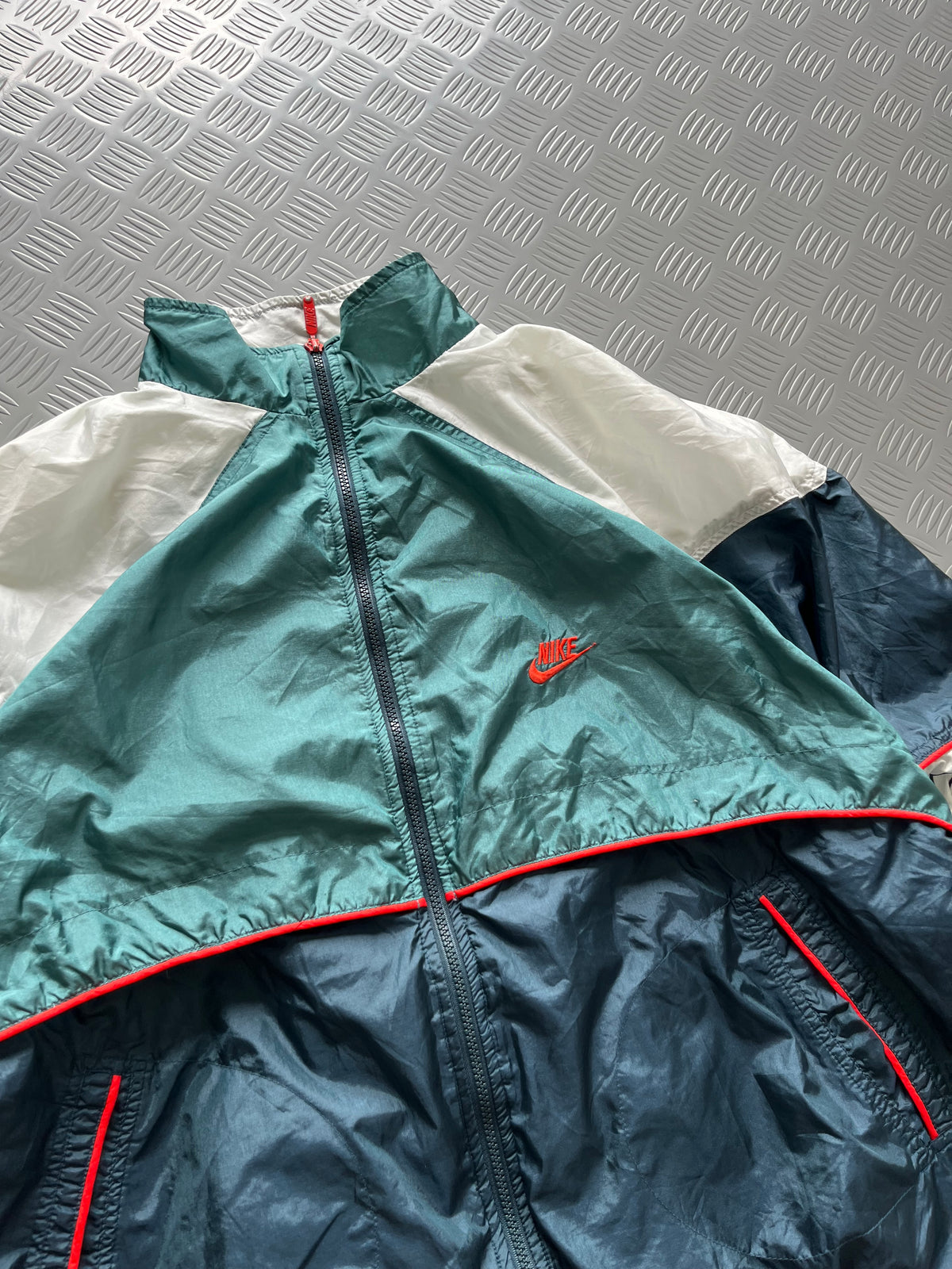 VINTAGE NIKE WINDCHEATER