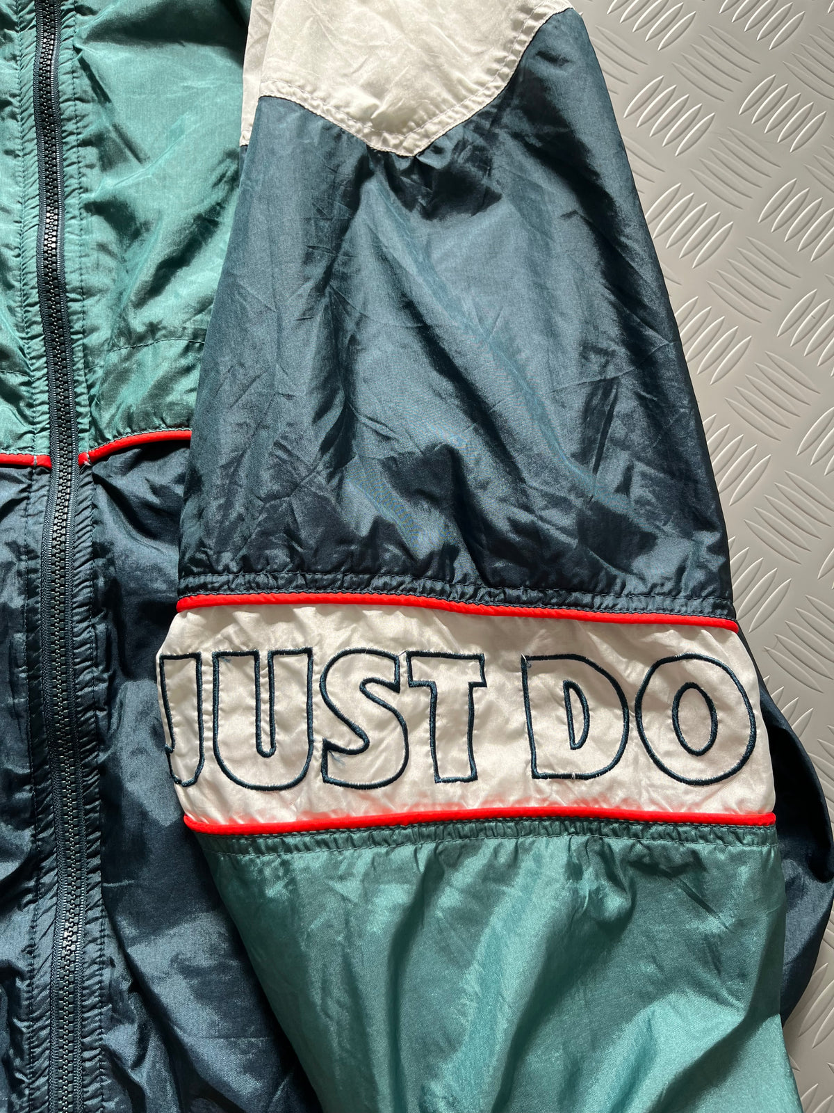 VINTAGE NIKE WINDCHEATER