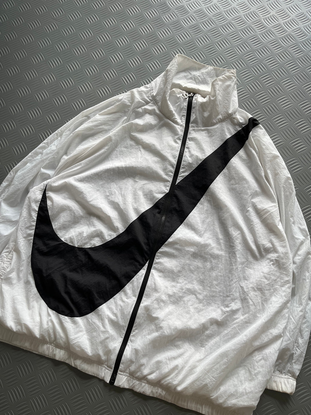 NIKE BIG SWOOSH WINDCHEATER