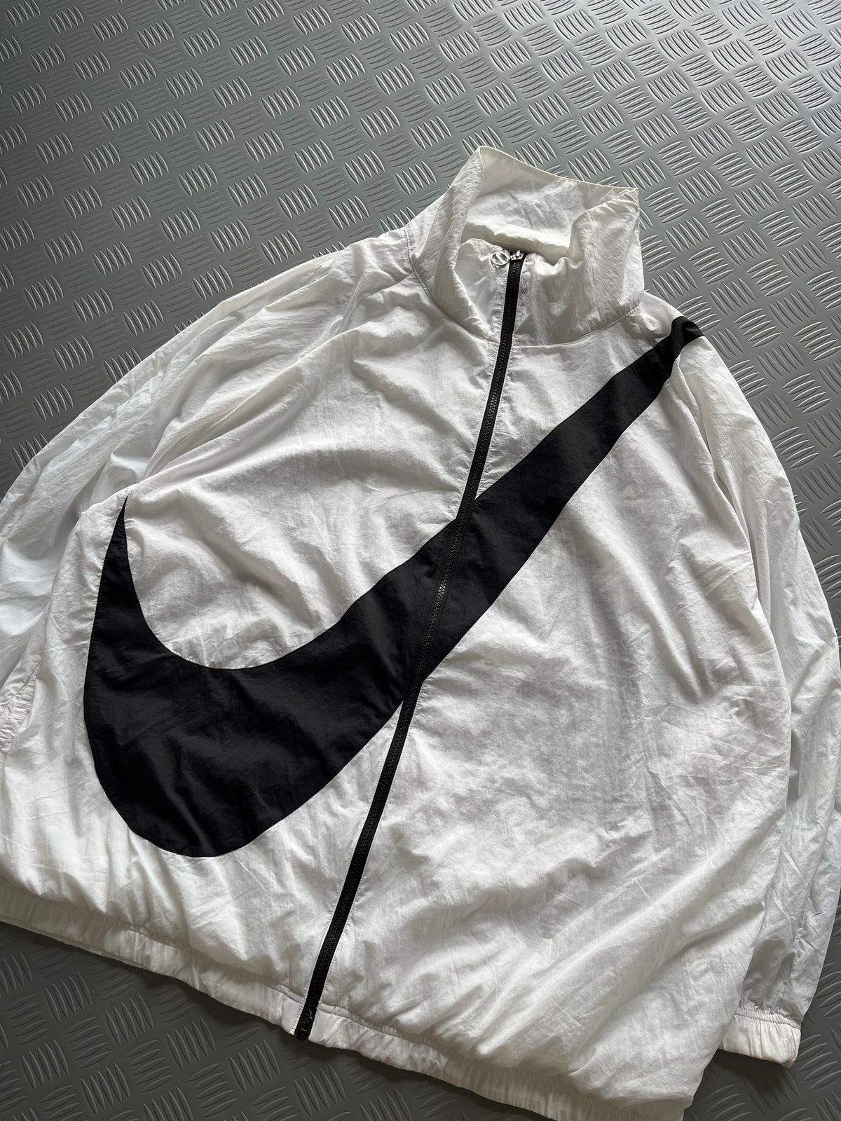 NIKE BIG SWOOSH WINDCHEATER