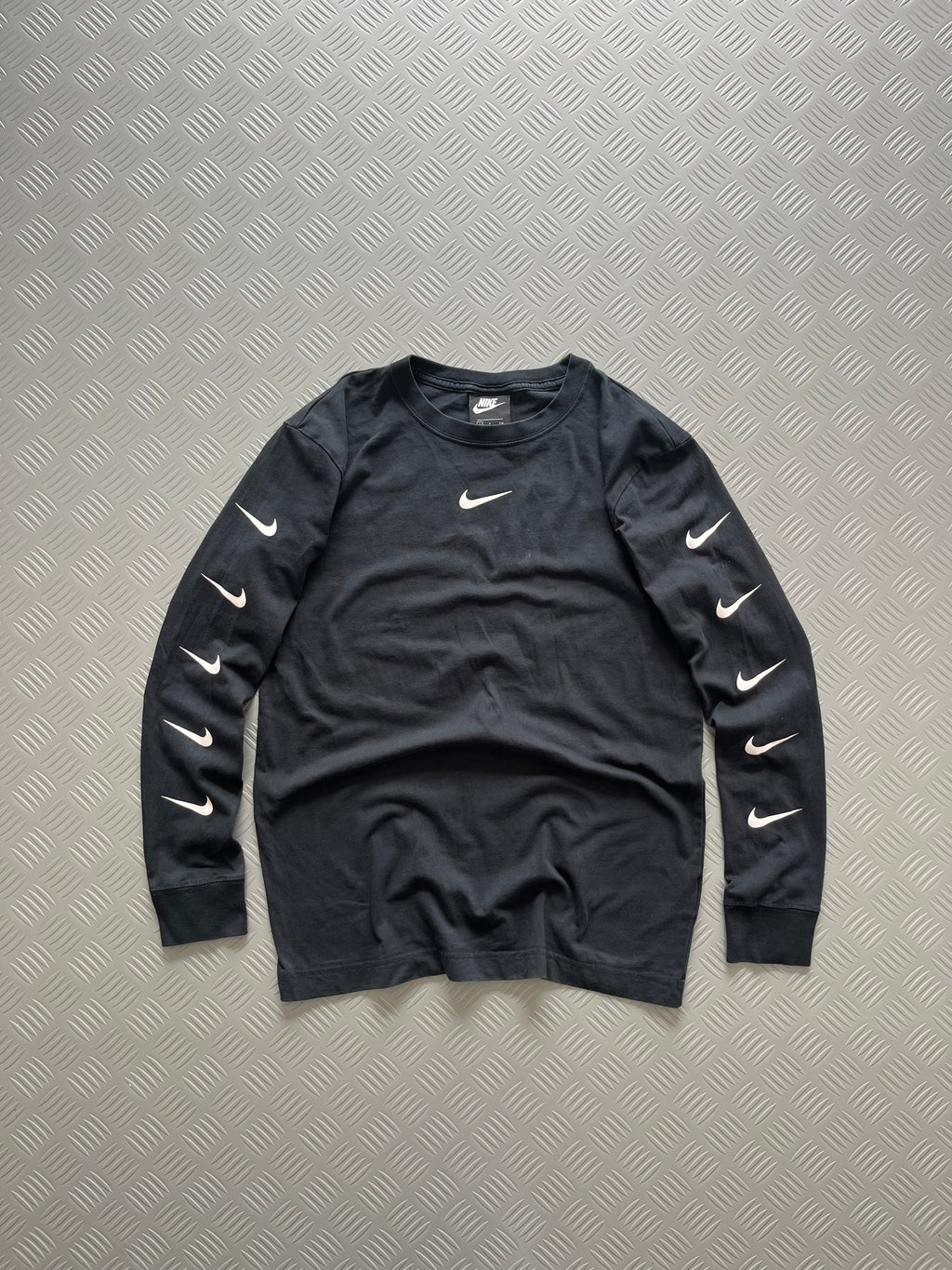 NIKE MID SWOOSH FULL SLEEVES TSHIRT
