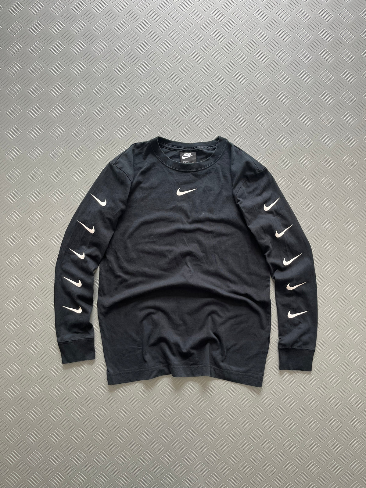 NIKE MID SWOOSH FULL SLEEVES TSHIRT