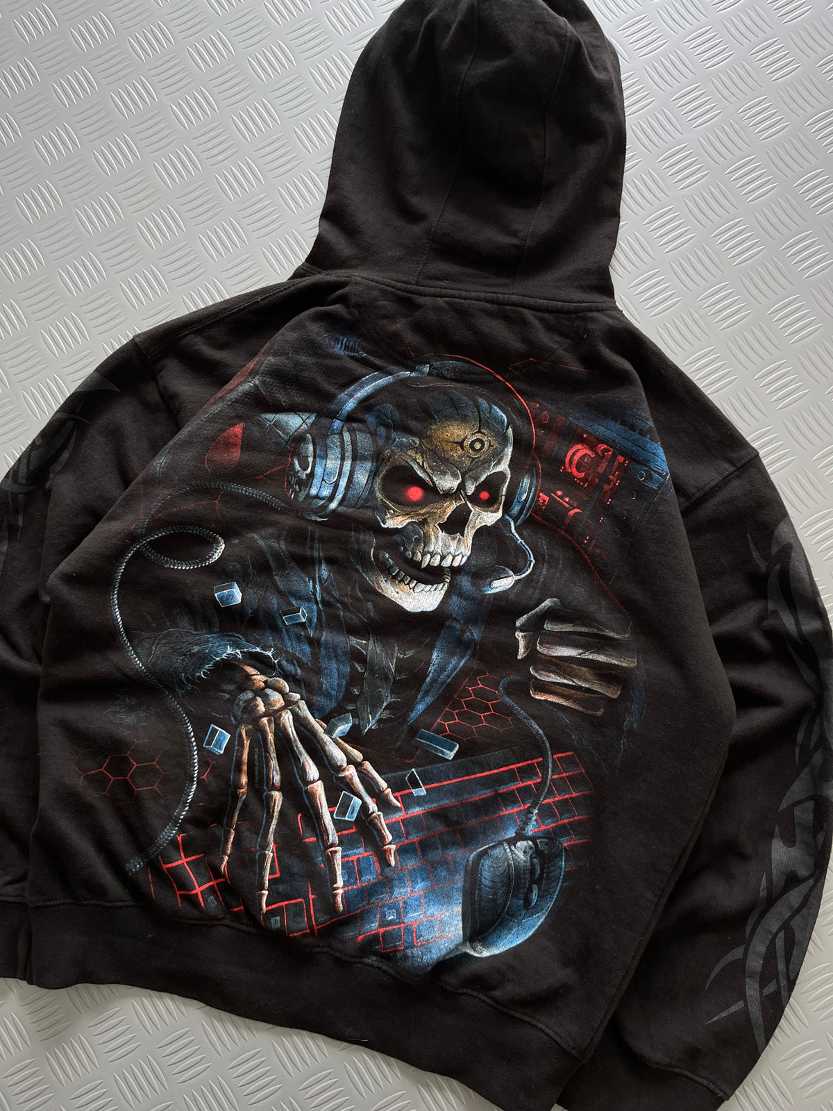 VINTAGE SPIRAL SKULL PRINTED HOODIE