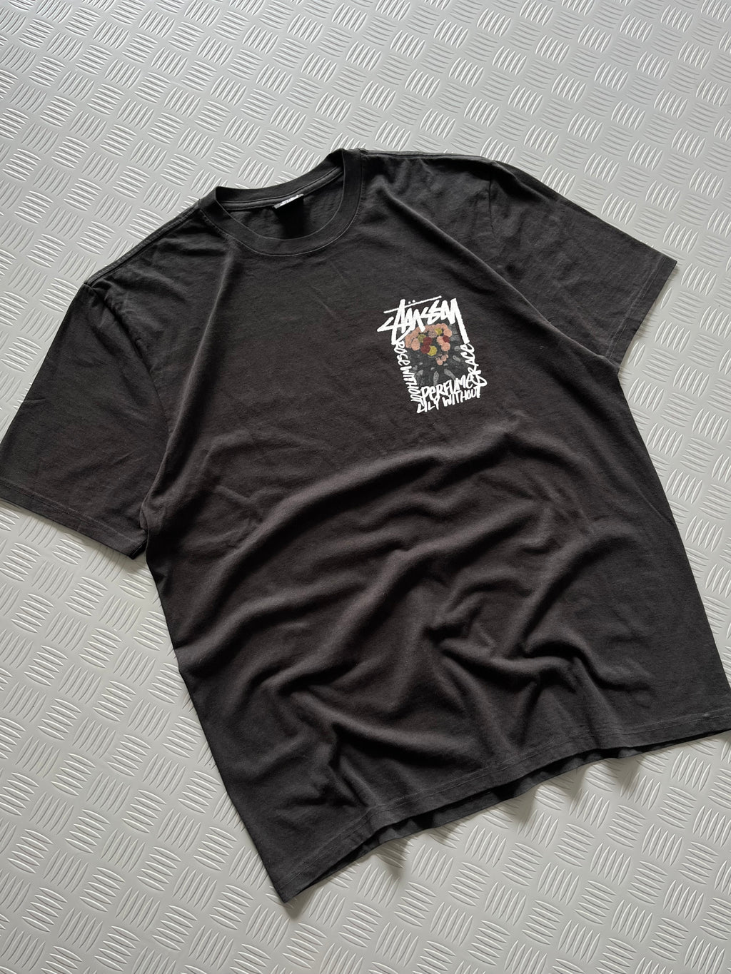 STUSSY CAMELLIEAS PIGMENT TSHIRT